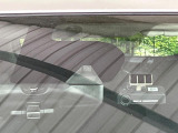 【エマージェンシーブレーキ】走行中に前方の車両等を認識し、衝突しそうな時は警報とブレーキで衝突回避と被害軽減をアシスト。より安全にドライブをお楽しみいただけます。