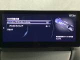 ハンドル操作をアシストすることにより車線からの逸脱回避を支援します。