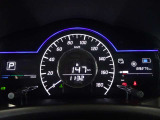視認性の高いメーター類、安全運転に努められます。