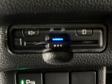 ハンドルの左下にETCがついています。高速道路の料金所の通過も楽々です。 カードの取り出しもしやすい場所についています。