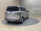 「中古車ハイブリッド保証」付き。ハイブリット機構を無償で保証します。保証期間は初度登録年月から10年目まで、または3年間の長い方。但し累計走行距離が20万km以内。