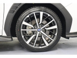 タイヤホイールは245/40R18になります!電子制御ダンパー装備です!