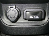 【電源コンセント】非常時やキャンプなどに役立つAC100V/1500Wコンセント付きです。