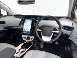 高いホールド性で運転姿勢が安定します。長距離ドライブでも疲れにくいのが魅力です。快適なドライビングライフをお送りください♪