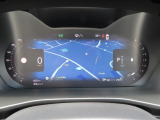 メーター中央にナビゲーションが表示されていており、運転中でも見やすい配置になっております。