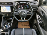 視界が良く操作しやすい運転席 様々なスイッチ類が安全と快適をお届けいたします。