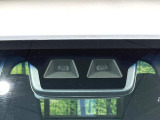 【スマートアシスト】走行中に前方の車両等を認識し、衝突しそうな時は警報とブレーキで衝突回避と被害軽減をアシスト。より安全にドライブをお楽しみいただけます。