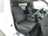 視界が高く見晴らしの良い運転席です。