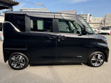 サイドから見ても素敵なデザインの軽自動車です!天井も高く室内空間も広く快適です☆