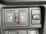 【両側パワースライドドア】スマートキーや運転席のスイッチで後席両側スライドドアの開閉が可能♪電動だから力を入れてドアを開ける必要が無く、小さなお子様でも簡単に開け閉めでき快適です♪