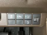ハンドルの右側にはヘッドライトレベライザーとHondaセンシング用のメインスイッチがついています。ヘッドライトレベライザーは道路状況や積荷の加重に応じてライトの高さを調節できます。