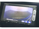 バックカメラが装備されており、後方の安全確認はもちろんのこと狭い場所での駐車や雨の日・夜間など視界の悪いコンディションでのストレスの軽減にもなります!
