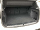 荷室の大きさは、日常使いはもちろんのこと、旅行や帰省などの荷物が多い移動であっても不便を感じることは少ないでしょう。リヤシートバックレストも可倒することができます。