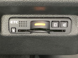 ハンドルの右下にETCがついています。高速道路の料金所の通過も楽々です!。 カードの取り出しもしやすい場所についています。