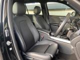 ●前席:ゆったりとしたドライバースペースで、長時間の運転でも快適にお過ごしいただけます。