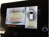 パノラミックビューモニター装備!トップビュー&フロントビュー・車両に取り付けたフロントとサイドとバックのカメラ映像を合成して画面上に表示させることで、低速時の運転を補助する装置です。
