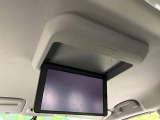 【フリップダウンモニター】大画面モニターで後席でもエンタメをお楽しみいただけます。小さなお子様にも大人気の装備です♪
