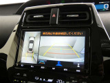 パノラミックビューモニター付きです。車両を上から見たような映像を画面に表示。運転席からの目視だけでは見にくい、車両周辺の状況をリアルタイムでしっかり確認できます。