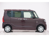 県内13店舗にて常時500台以上ダイハツ車を展示中です。見て、触って、納得のいく一台をぜひ見つけてください。