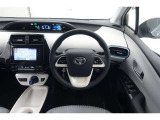 スポーティームード溢れる運転席周りですね。 クイックなドライビングに対応できるよな運転席回りになっています。 ドライブがますます楽しくなりますね!