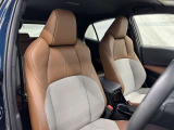 高いホールド性で運転姿勢が安定します。長距離ドライブでも疲れにくいのが魅力です。