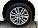 純正18インチアルミ!タイヤサイズは235/55R18です