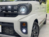 【LEDヘッドライト】悪天候や夜間走行時も良好な視界を確保し安心して運転できる高輝度LEDヘッドライトを装備!点灯速度が早く、消費電力も抑えられています。
