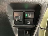 衝突の危険がある時に警告してくれる衝突軽減ブレーキ。車線を外れそうな時に警告し、ステアリング制御してくれる路外逸脱制御機能搭載!