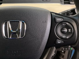 ハンドルにHondaセンシング系のクルーズコントロールやレーンキープアシストなどのスイッチが装備されています。ハンドルから手を離さず安全に操作できます。