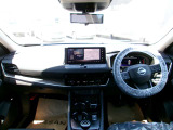 視界がよく、操作性にも優れた運転席まわり。とともに質感にも磨きをかけたインテリアデザイン!