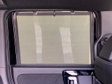 ロールサンシェイドは太陽光を防ぐので冷房の効きを良くする効果もあります。エアコンを控えめにすれば燃費向上も見込めます