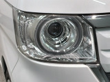LEDヘッドライトは、点灯の瞬間から最大光量を発揮し、突然暗くなるトンネルなどでの安定感を高めます。
