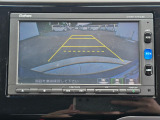 駐車時の安全確認をサポートするバックカメラも使用できます。インターナビで様々な情報を得ることもできます。