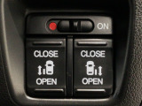 【両側パワースライドドア】両側がパワースライドドアになっており、運転席のスイッチやスマートキーでも開閉が可能です!開口部も広いので乗り降りも楽々♪