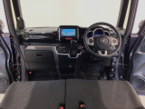 【前方視界】開放的な前方視界!運転がしやすく疲れにくいです♪窓が大きく、見通しがとっても良いおクルマですよ♪
