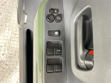 【パワーウインドウ】運転席のスイッチで、各席の窓ガラスの開閉ができます!あると便利ですよね!