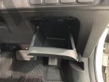 格納式のカップホルダーがあります。