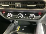運転席/助手席シートヒーターで寒い日もすぐに温かくなり快適に過ごせます。3段階の温度調整が可能です