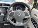 インテリアに合わせたデザインのステアリングは、運転される方のことも考え、運転しやすい形状、大きさです。是非一度、実際に触ってお確かめください。