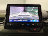 バックモニター付きで、車庫入れやバック時の後方確認をサポート。