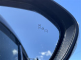 【ブラインドスポットモニター(BSM)】ドアミラーでは確認しにくい、後側方エリアに存在するクルマや、急接近してくるクルマを感知してお知らせすることで、不意の衝突を回避をサポートします!