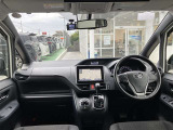 【運転席・インパネまわり】ハンドル・シート・フロアーなど隅々までプロによるクリーニング済み☆彡キレイな車内でドライブが一層快適にお楽しみいただけます!!