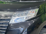【LEDヘッドライト】悪天候や夜間走行時も良好な視界を確保し安心して運転できる高輝度LEDヘッドライトを装備!点灯速度が早く、消費電力も抑えられています。