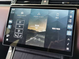 新インフォテイメントシステム「Pivi Pro」に搭載される3Dサラウンドカメラシステム。車輌AIにより車輌を含む周囲の映像を立体的に表示。よりスムーズな駐車や発進が可能となります。
