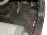 フロアマット装着しています。