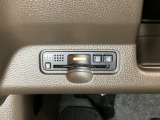 ハンドルの左下にETCがついています。高速道路の料金所の通過も楽々です。 カードの取り出しもしやすい場所についています。
