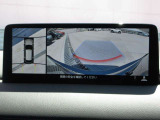 360&deg;ビューモニターは、車両周囲の状況をモニターで確認できる安全装備です。駐車時や狭い場所での運転時に役立ち、運転に不慣れな方でも安心して操作できるようにサポートしてくれます。