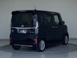 バックカメラが付いているのでバックでの車庫入れも安心です。