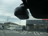 日産純正のドライブレコーダーがあれば、高速での走行時や夜間、もしもの事故の瞬間などどんな状況下にあってもしっかりと録画し、鮮明な画像で細部まで確認できます。
