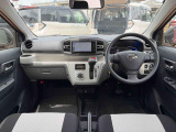 痛みの出やすい運転席シートの角、フロアマット、座面、ともに良好です